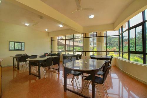 Hotel Oyo 17387 Hilldale Resorts