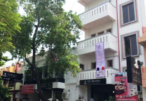 Hotel De Bussy At French Colony