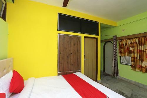 Oyo 22892 Hotel Divine