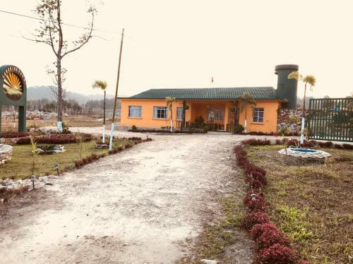 Hotel Sunshine Farms And Resort