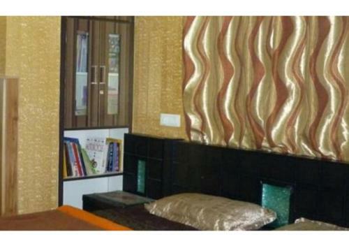 Mountain View Balcony Rooms On Main Road Shimla