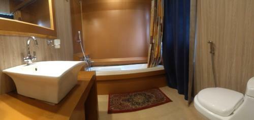 Hotel Zaffer Group Of Houseboats