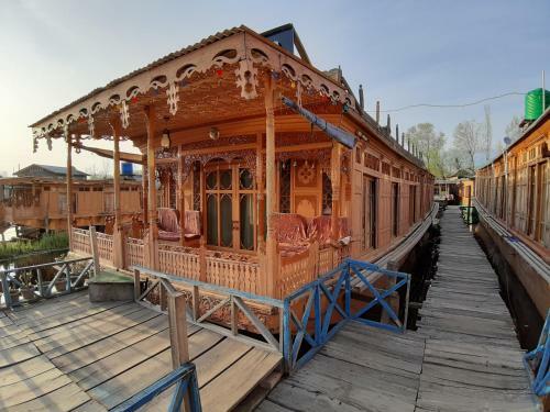 Geneva Group Of House Boats