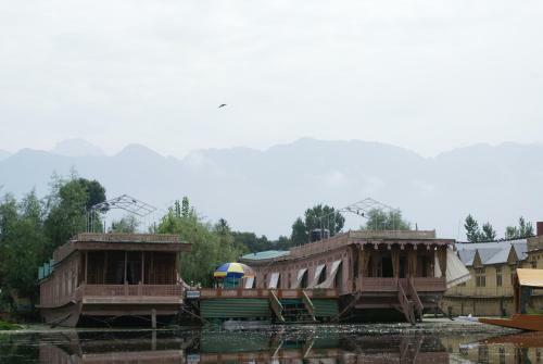 Hotel Shabrose Houseboats