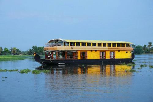 Kuttanaad Houseboats