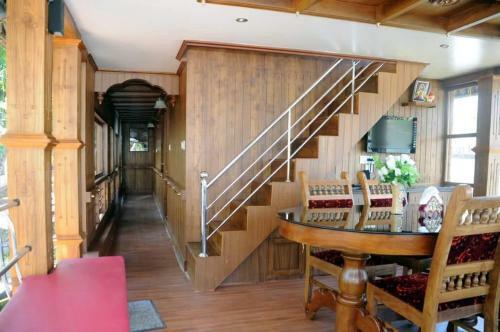 Kuttanaad Houseboats