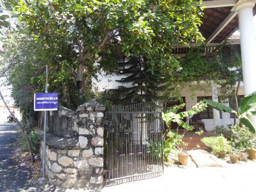 Hostal Montecello