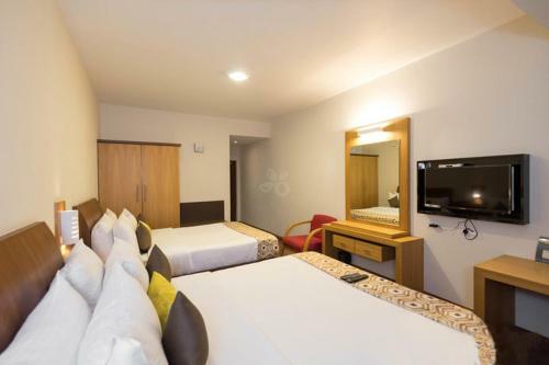 Hotel Meadows Residency