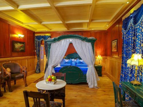 Hotel Vinnca West Downs Heritage Resort