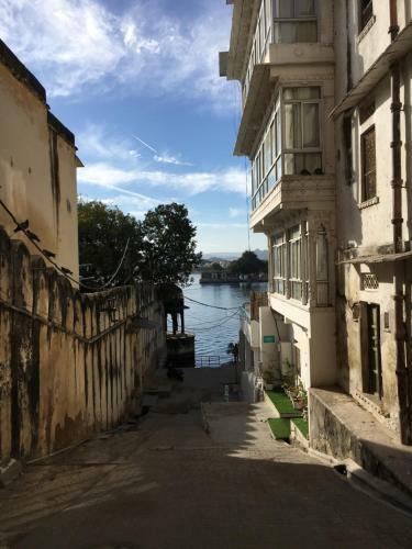 Gypsy Child Lake Hostel Udaipur
