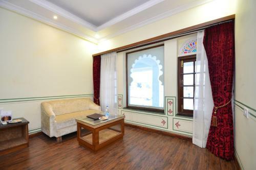 Hotel Aaram Mahal By Pachar Group