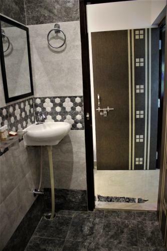 Hostal Rising Shemesh Home Stay