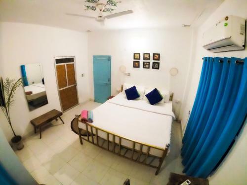 The Hostel Crawl