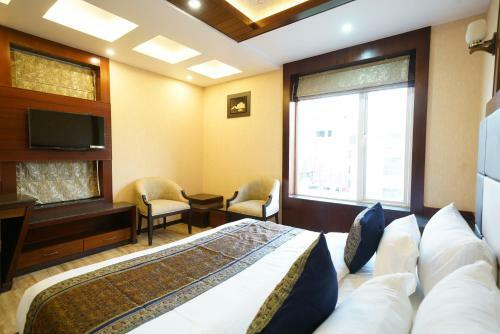 Hotel Square Inn