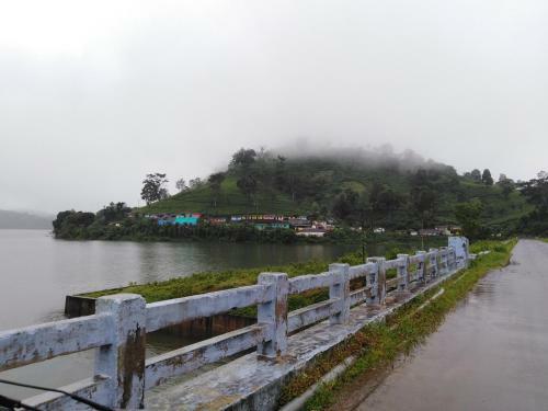 Hotel Malakkappara Dam Resort