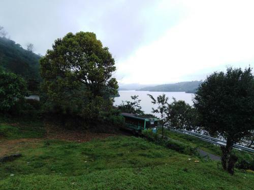 Hotel Malakkappara Dam Resort