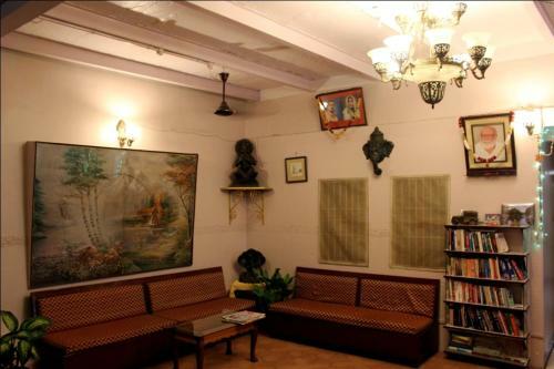 Hostal Sahi River View Guest House