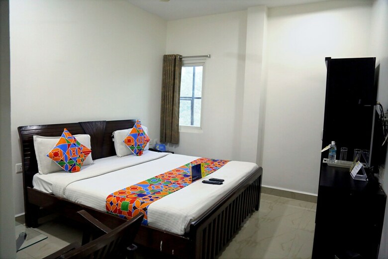 Hotel Fabexpress Essvee Mg Road Vijayawada