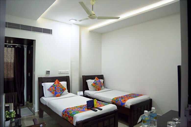 Hotel Fabexpress Essvee Mg Road Vijayawada