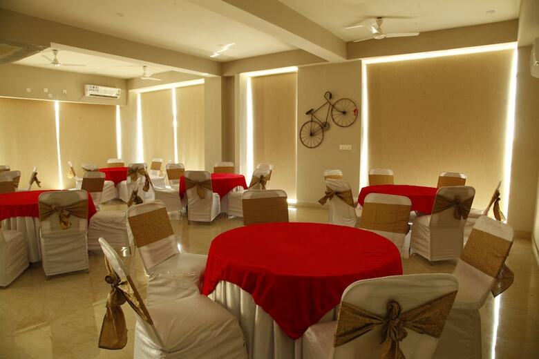 Hotel Anandam Clarks Inn Suites Vrindavan