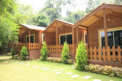 Oyo 26892 Coorg Amodhini Wood Cottage Suits