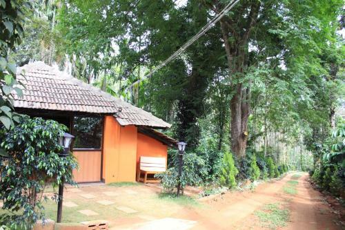 Oyo 26892 Coorg Amodhini Wood Cottage Suits