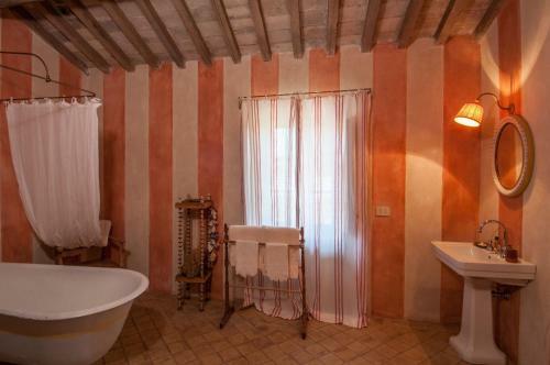 Camigliano Villa Sleeps 16 Air Con Wifi