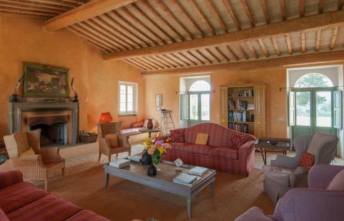 Camigliano Villa Sleeps 16 Air Con Wifi