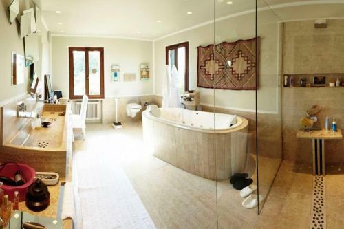 Bastia Villa Sleeps 9 Pool Air Con Wifi