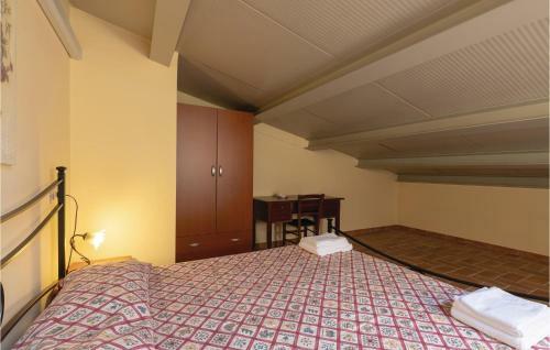Six-bedroom Holiday Home In Castel Ritaldi (pg)