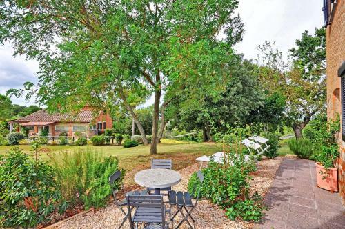 Castiglione Del Lago Apartment Sleeps 4