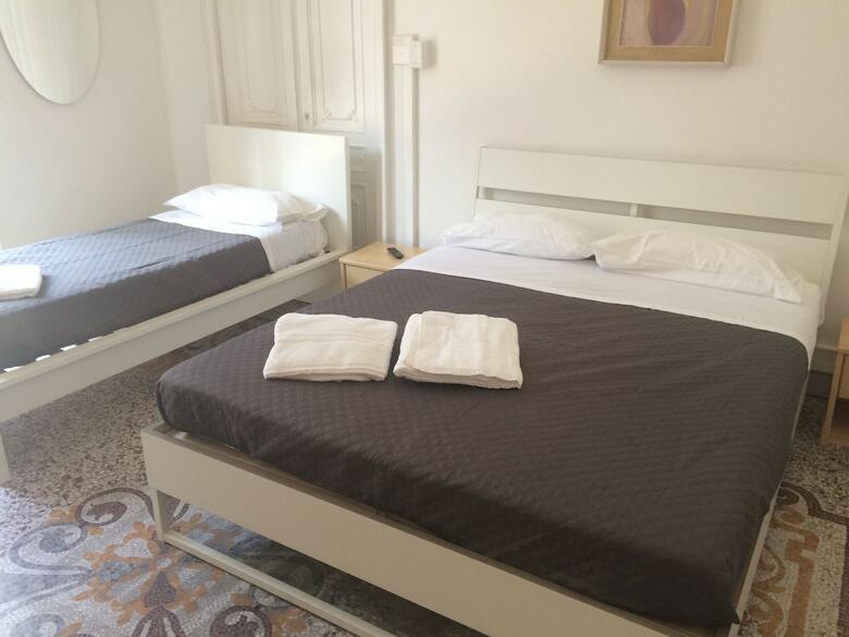 Hostal Guest House Roma