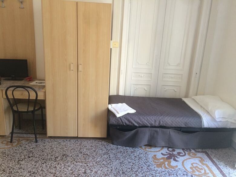 Hostal Guest House Roma