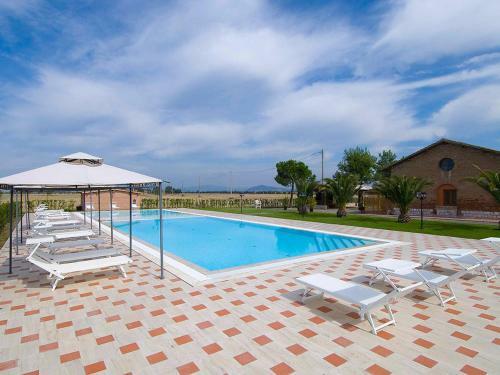 Grosseto Apartment Sleeps 6 Pool Air Con T247643