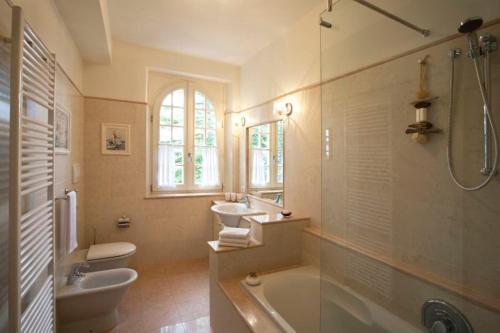 Lazise Villa Sleeps 14 Pool Air Con Wifi