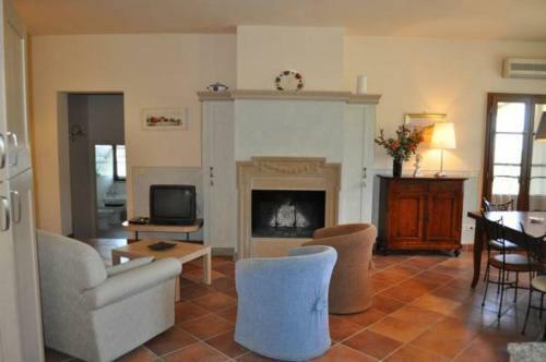 Iano Villa Sleeps 24 Pool Air Con Wifi