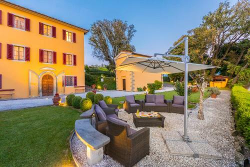 Massa Villa Sleeps 10 Pool Air Con Wifi