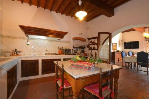 Cervognano Montenero Villa Sleeps 14 Pool Wifi