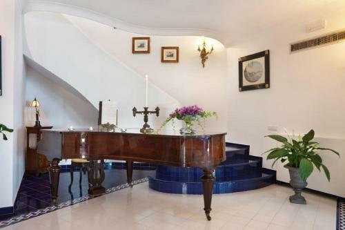 Marina Del Cantone Villa Sleeps 14 Air Con