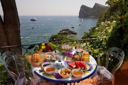 Marina Del Cantone Villa Sleeps 14 Air Con