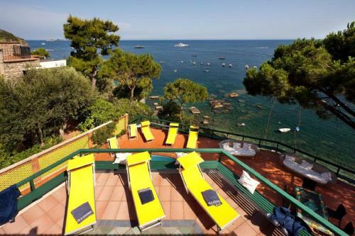 Marina Del Cantone Villa Sleeps 14 Air Con