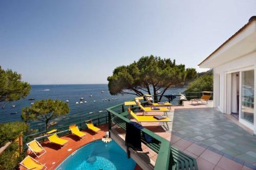 Marina Del Cantone Villa Sleeps 14 Air Con