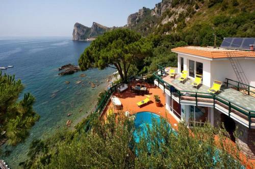 Marina Del Cantone Villa Sleeps 14 Air Con