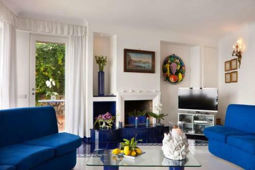 Marina Del Cantone Villa Sleeps 14 Air Con