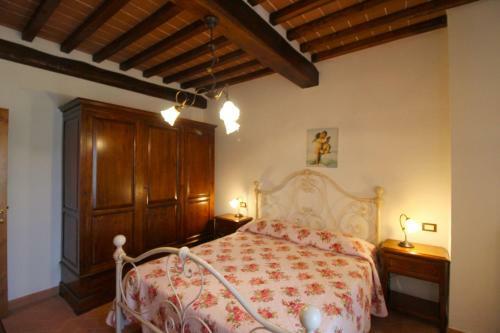 Molin Bianco-pian D'usciano Villa Sleeps 20 Pool