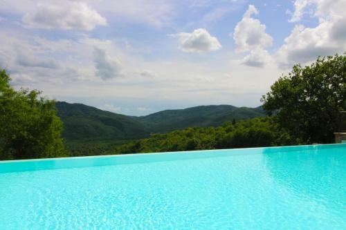 Molin Bianco-pian D'usciano Villa Sleeps 20 Pool