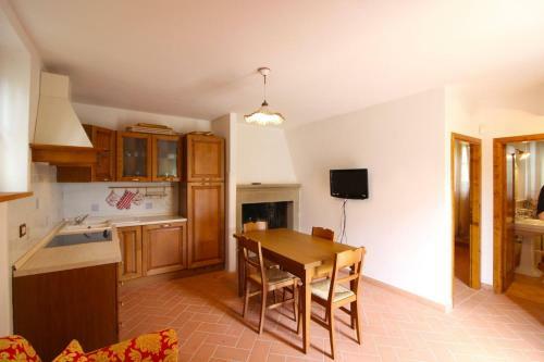 Molin Bianco-pian D'usciano Villa Sleeps 20 Pool