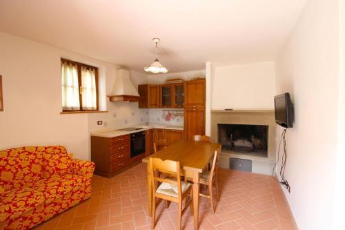 Molin Bianco-pian D'usciano Villa Sleeps 20 Pool