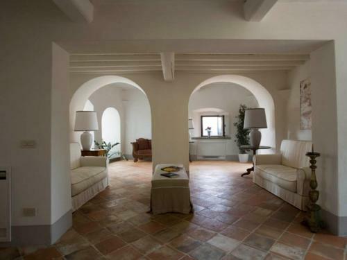 Petrognano Villa Sleeps 16 Pool Air Con Wifi