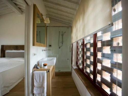 Petrognano Villa Sleeps 16 Pool Air Con Wifi